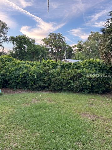 1001 Broad River Dr, Beaufort, SC 29906