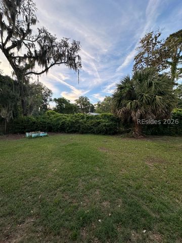 1001 Broad River Dr, Beaufort, SC 29906