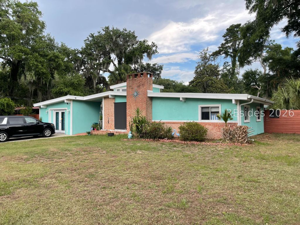 1001 Broad River Dr, Beaufort, SC 29906