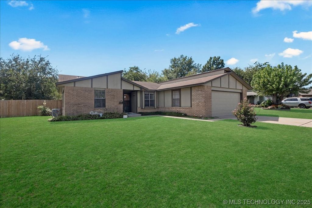 2836 W 111th East Place S, Jenks, OK 74037