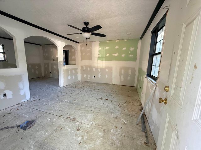 719 County Rd 3880, Cleveland, TX 77328