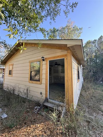 719 County Rd 3880, Cleveland, TX 77328