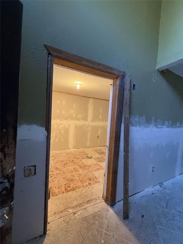 719 County Rd 3880, Cleveland, TX 77328