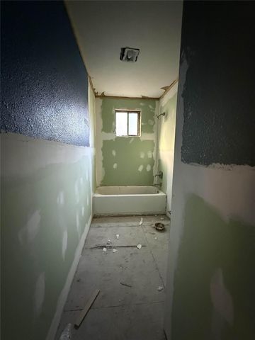 719 County Rd 3880, Cleveland, TX 77328