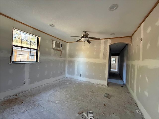 719 County Rd 3880, Cleveland, TX 77328