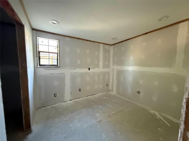 719 County Rd 3880, Cleveland, TX 77328