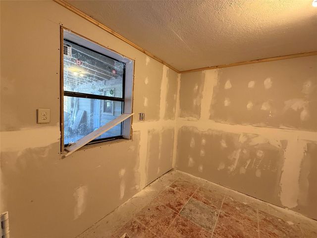 719 County Rd 3880, Cleveland, TX 77328