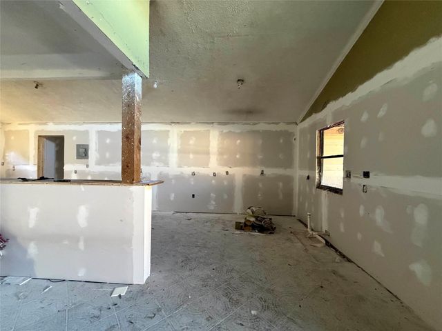 719 County Rd 3880, Cleveland, TX 77328