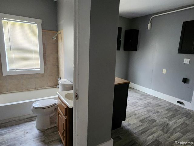 8880 Bryden Street, Detroit, MI 48204