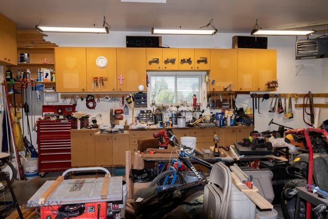1013 E Missoula Avenue, Belgrade, MT 59714