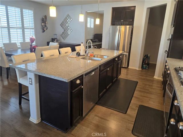 1062 Viscano Court, Perris, CA 92571