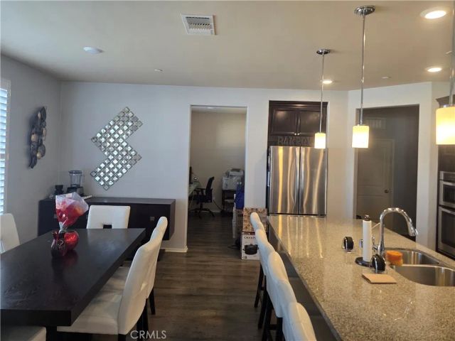 1062 Viscano Court, Perris, CA 92571