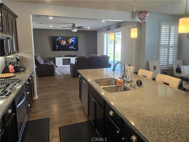 1062 Viscano Court, Perris, CA 92571