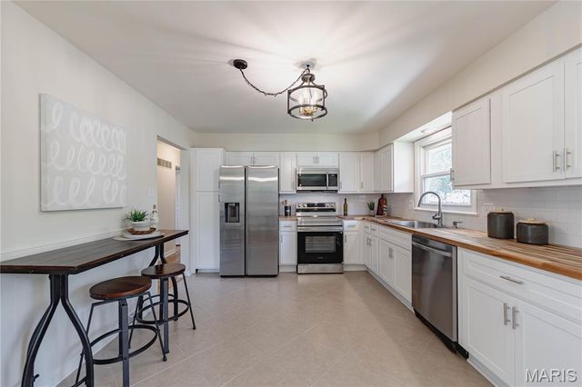 103 Canary Lane, St Charles, MO 63301