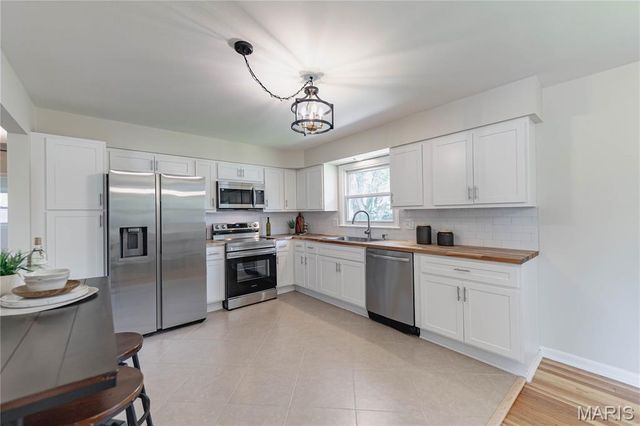 103 Canary Lane, St Charles, MO 63301