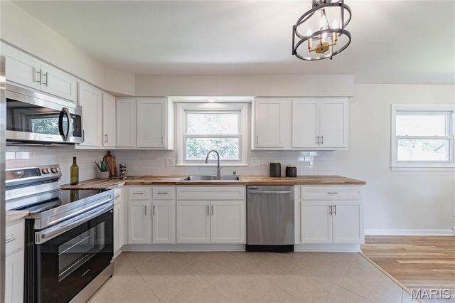 103 Canary Lane, St Charles, MO 63301