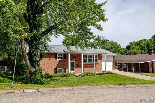 103 Canary Lane, St Charles, MO 63301