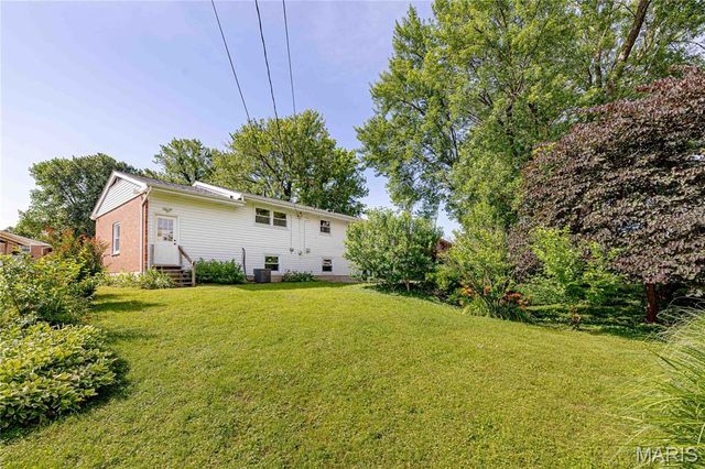 103 Canary Lane, St Charles, MO 63301