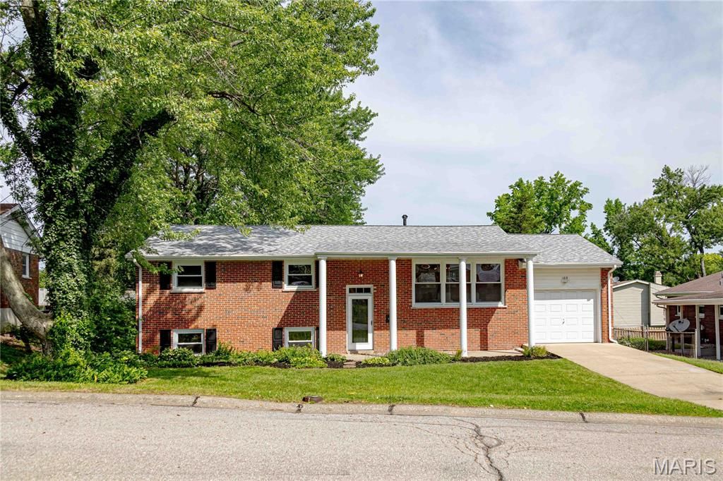 103 Canary Lane, St Charles, MO 63301