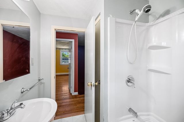 137 Catherine Dr, Abington, MA 02351