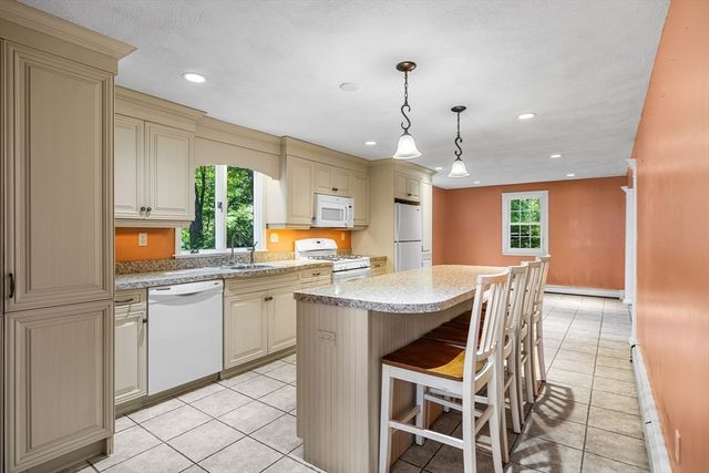 137 Catherine Dr, Abington, MA 02351