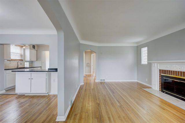 20916 Vernier Road, Harper Woods, MI 48225