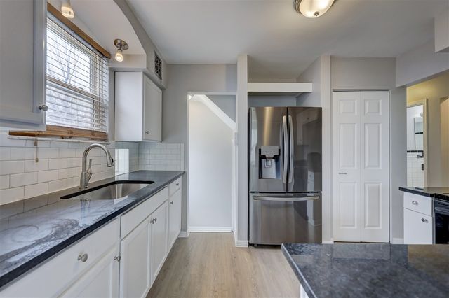 20916 Vernier Road, Harper Woods, MI 48225