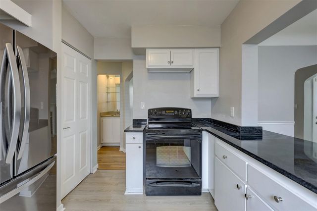 20916 Vernier Road, Harper Woods, MI 48225