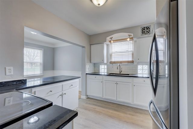 20916 Vernier Road, Harper Woods, MI 48225