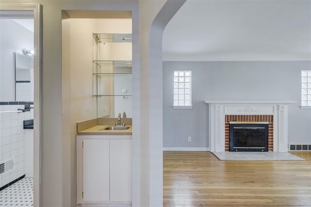 20916 Vernier Road, Harper Woods, MI 48225