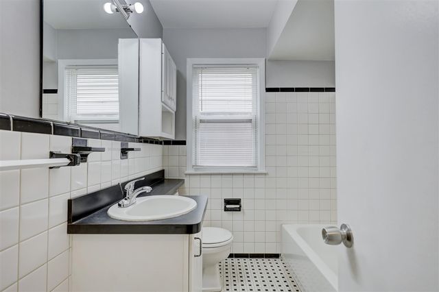 20916 Vernier Road, Harper Woods, MI 48225