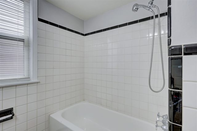 20916 Vernier Road, Harper Woods, MI 48225