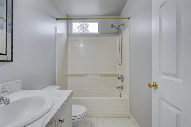 20916 Vernier Road, Harper Woods, MI 48225