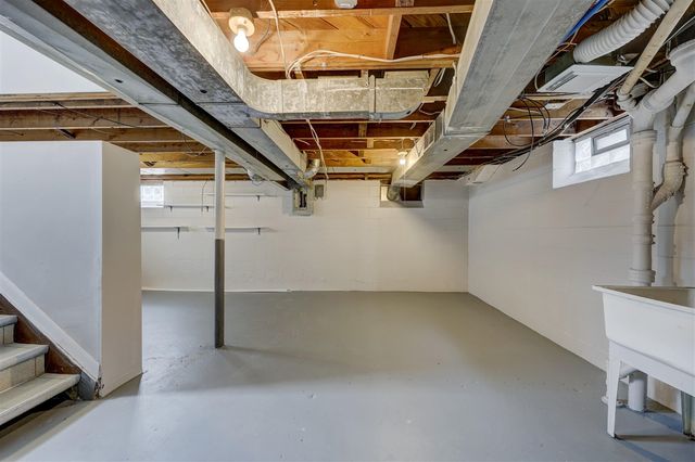 20916 Vernier Road, Harper Woods, MI 48225