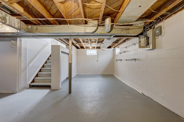 20916 Vernier Road, Harper Woods, MI 48225