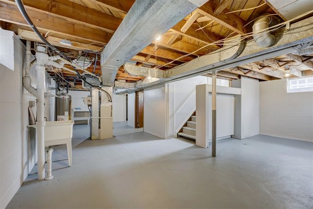 20916 Vernier Road, Harper Woods, MI 48225