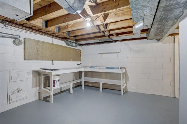 20916 Vernier Road, Harper Woods, MI 48225