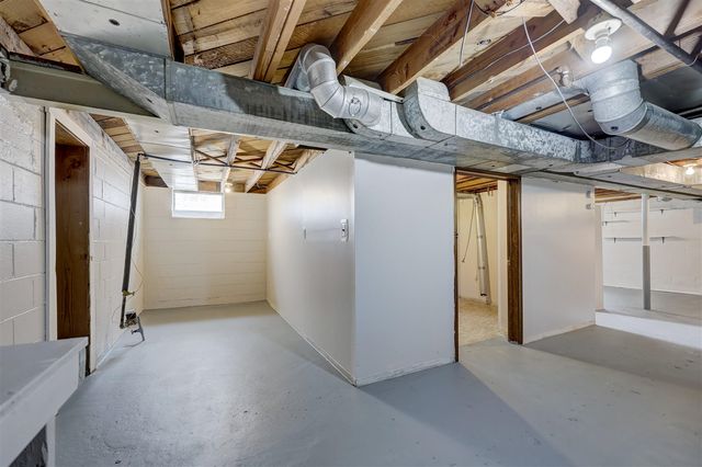 20916 Vernier Road, Harper Woods, MI 48225