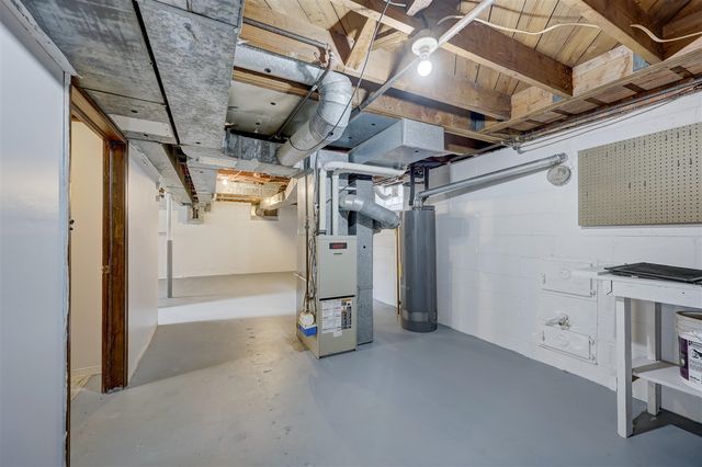 20916 Vernier Road, Harper Woods, MI 48225