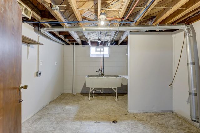 20916 Vernier Road, Harper Woods, MI 48225