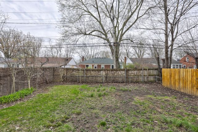 20916 Vernier Road, Harper Woods, MI 48225