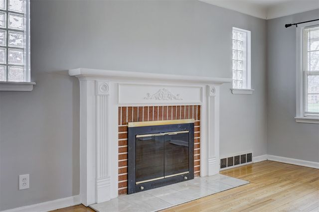 20916 Vernier Road, Harper Woods, MI 48225