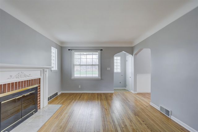 20916 Vernier Road, Harper Woods, MI 48225