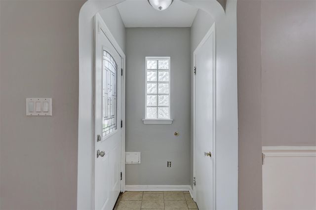 20916 Vernier Road, Harper Woods, MI 48225