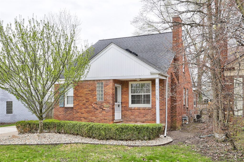 20916 Vernier Road, Harper Woods, MI 48225