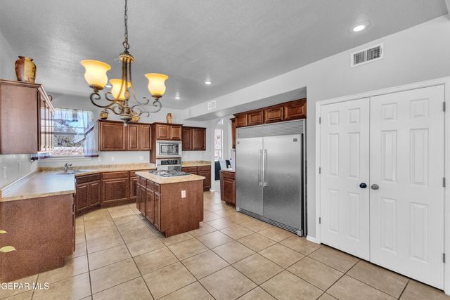 12000 STANSBURY Drive, El Paso, TX 79928