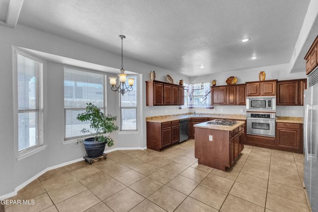 12000 STANSBURY Drive, El Paso, TX 79928