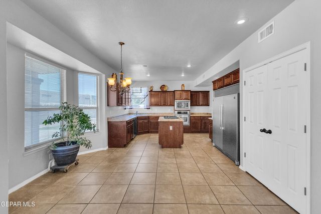 12000 STANSBURY Drive, El Paso, TX 79928