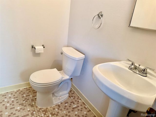 13770 WHITE CAP Drive, Sterling Heights, MI 48313