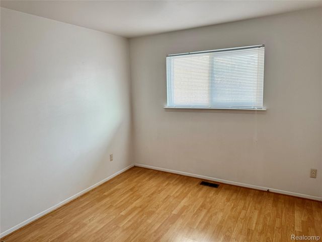 13770 WHITE CAP Drive, Sterling Heights, MI 48313